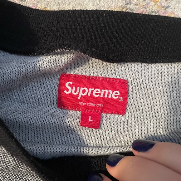 Size Large Supreme Grey Long Sleeved - Picture 2 of 2